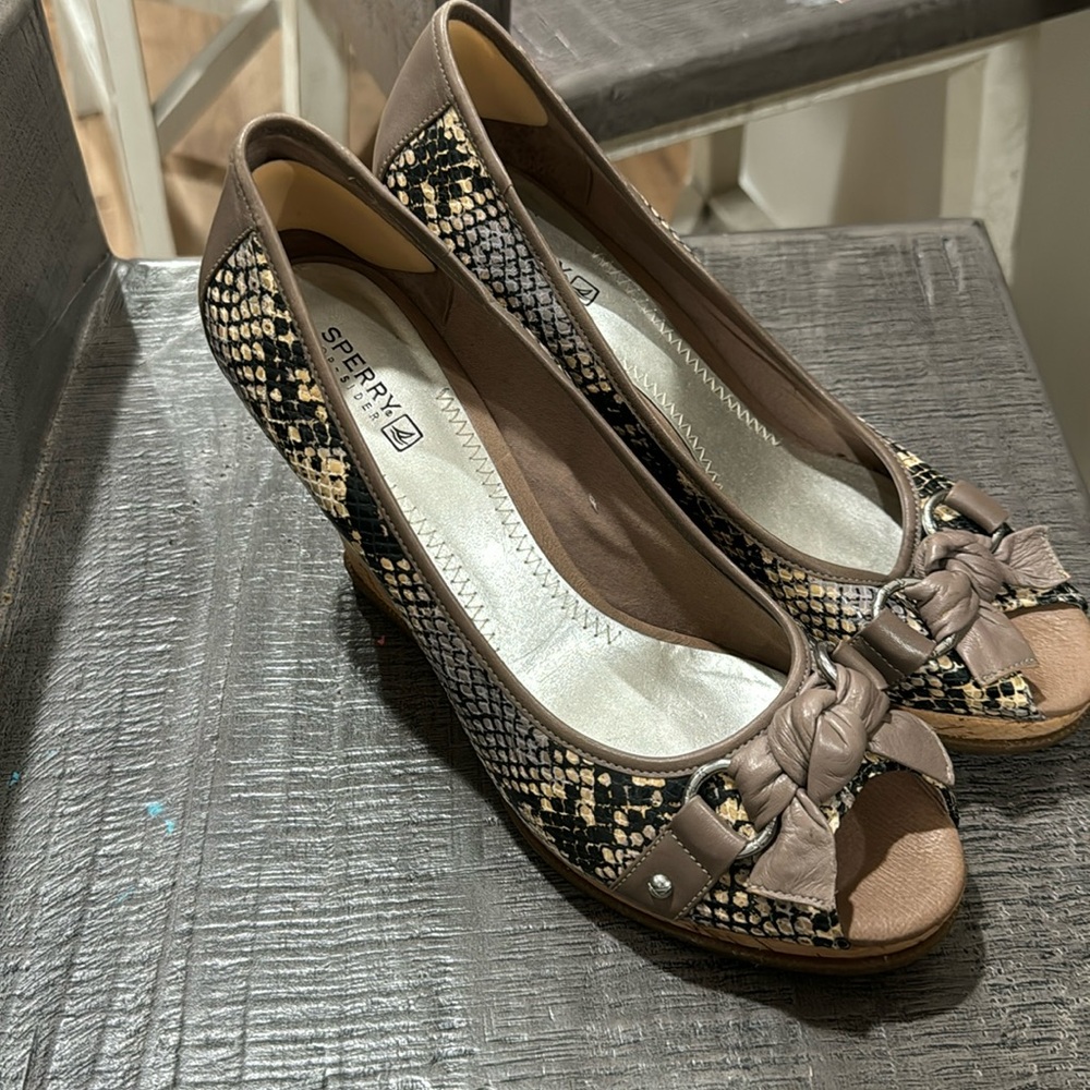 Sperry peeptoe Wedges size 10